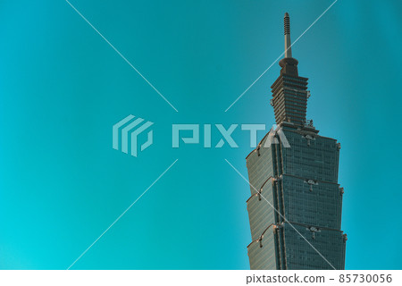 台北信義區街頭 85730056