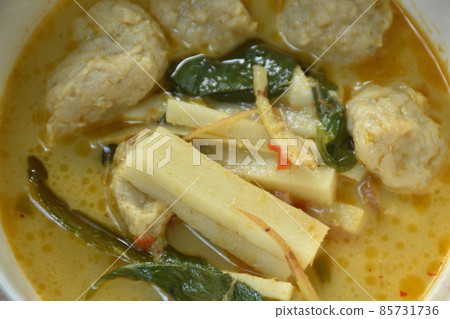 spicy boiled slice fresh coconut shoot with fish ball in green curry soup on bowl 85731736
