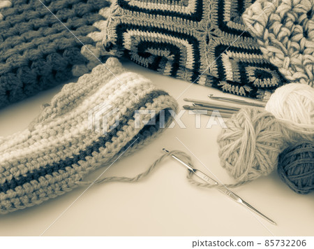 Knitting yarn, measures against poor circulation, fashion items, hand-knitting, winter clothing 85732206
