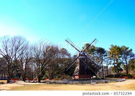 名古屋市名城公園荷蘭風車風景 85732294