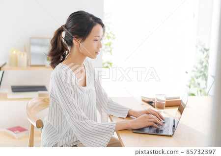 Work at home Female 20s Profile Work at home Female 20s Profile 85732397