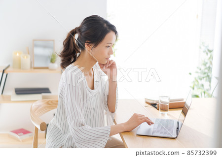Work at home Female 20s Profile 85732399