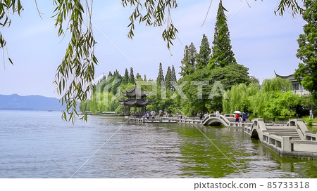 Hangzhou, China [Xi Lake, Shuangtou Bridge / Yukagetei] / West Lake, Hangzhou, China 85733318
