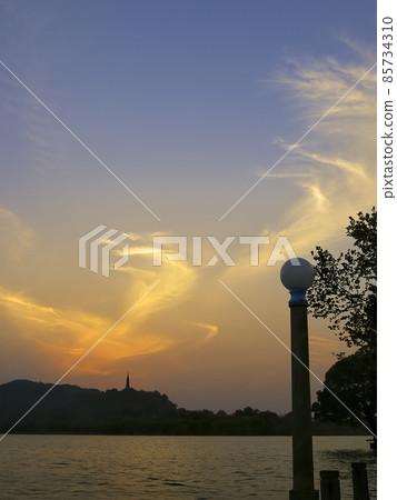 Hangzhou, China [West Lake, Hangzhou, China] Evening view / West Lake, Hangzhou, China 85734310