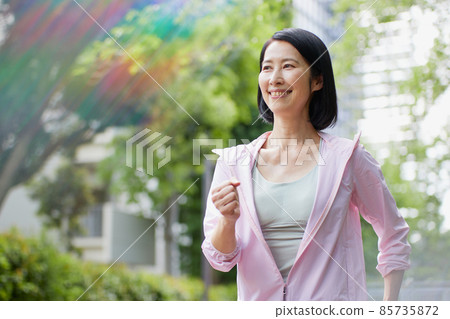 Middle-aged woman walking in sportswear 85735872