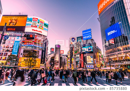 日本東京市容 6 波隱形超快速感染... 東京 2198 人，全國超過 10,000 人。澀谷是一個威脅人群...... = 12th 85735880