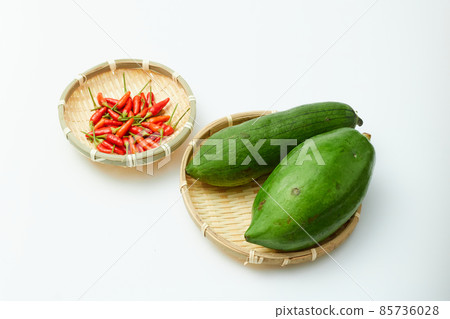 Okinawa island vegetables, loofah, green papaya and island pepper Okinawa island vegetables, loofah, green papaya and island pepper 85736028