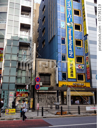 Akihabara's streets, where the contrast of architecture stands out Akihabara's streets, where the contrast of architecture stands out 85736119