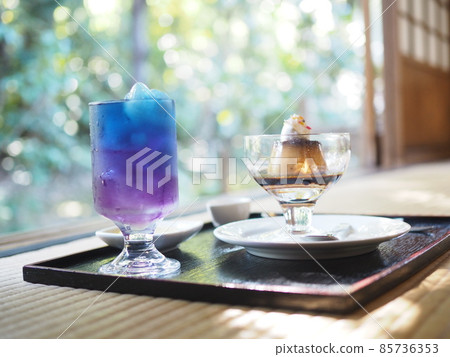 Hydrangea lemonade and homemade pudding to enjoy on the porch of Kita-Kamakura Hydrangea lemonade and homemade pudding to enjoy on the porch of Kita-Kamakura 85736353