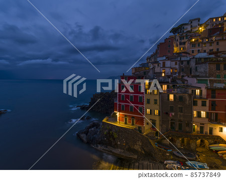 Cinque Terre, Italy [Riomaggiore] Night view / Riomaggiore, Italy 85737849