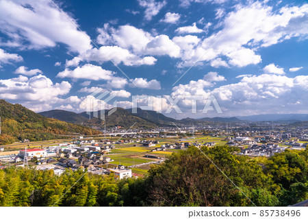 《Kagawa Prefecture》 Marugame cityscape, refreshing blue sky 85738496