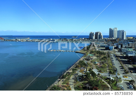 Scenery of Sokcho City and Cheongcho Lake Scenery of Sokcho City and Cheongcho Lake 85738850