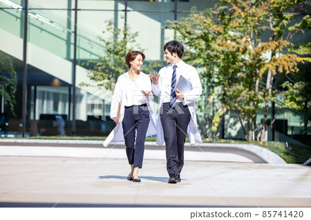 白大褂男女拍攝合作:LINK FOREST 白大褂男女拍攝合作:LINK FOREST 85741420