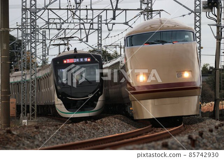 穿著DRC顏色......東武特快“Spacia”乘坐帶有懷舊色彩的豪華特快前往日光/鬼怒川 85742930