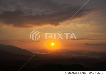 《Okayama Prefecture》 Autumn morning, scenery seen from Kimendai [November] 85745612