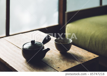 Image of tea, kyusu, and Japanese-style room 85747218