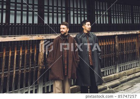 走在京都市的一個人的肖像 走在京都市的一個人的肖像 85747257