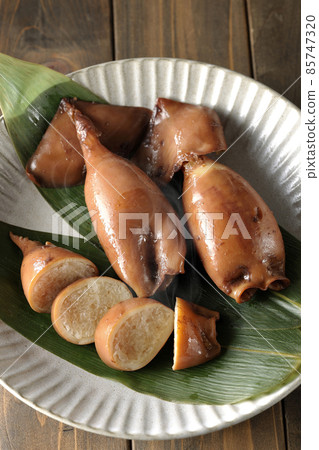 A bird's-eye view of freshly made squid rice of local cuisine on bamboo leaves A bird's-eye view of freshly made squid rice of local cuisine on bamboo leaves 85747320
