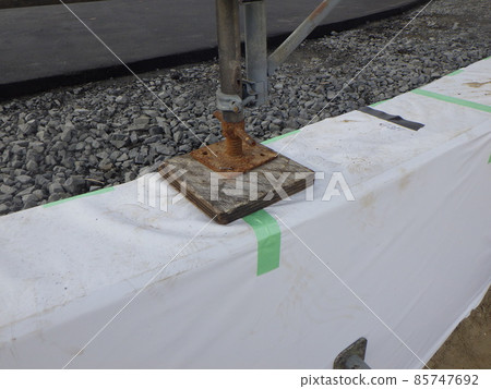 Frame scaffolding jack base and wood edge 85747692