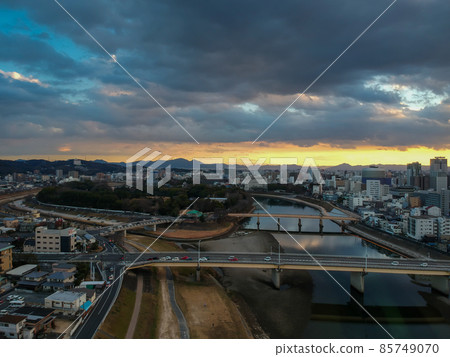 用無人機空中拍攝的岡山市冬季景觀全景 85749070