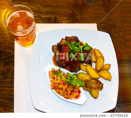 The grilled ribs on white plate, top view 85749326