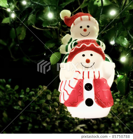 Illuminations of Christmas snowman 85750788