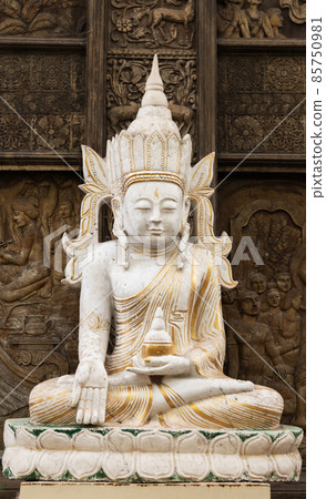 Buddha statue at Gangaramaya Temple, Colombo, Sri Lanka Buddha statue at Gangaramaya Temple, Colombo, Sri Lanka 85750981