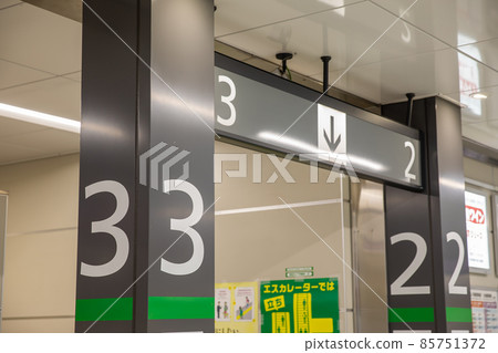 Station platform entrance station Station platform entrance station 85751372