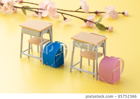 書包和課桌學校形象 書包和課桌學校形象 85752366