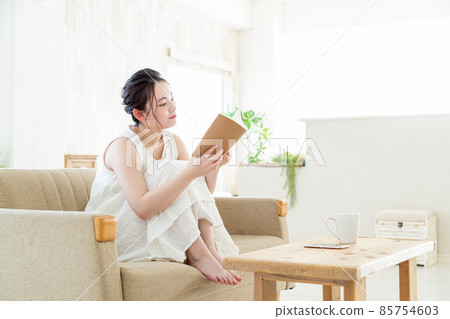 Women living reading lifestyle Women living reading lifestyle 85754603