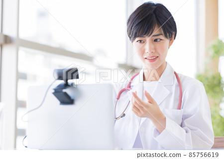 Medical image Portrait of a female doctor who provides online medical care Medical image Portrait of a female doctor who provides online medical care 85756619