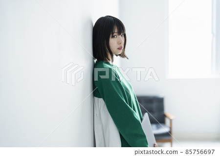 Cool lady in the room Cool lady in the room 85756697