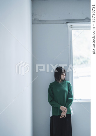 Cool lady in the room Cool lady in the room 85756751