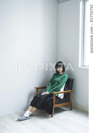 房間裡的酷女士 85756792