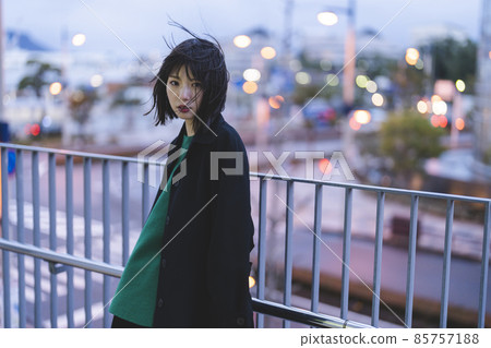 A woman wandering around the winter city A woman wandering around the winter city 85757188