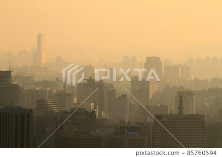 滿是黃塵和細塵的首爾城市景觀 85760594