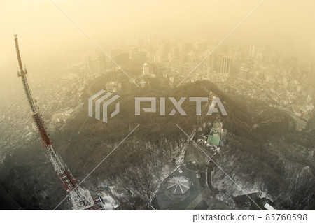 滿是黃塵和細塵的首爾城市景觀 85760598