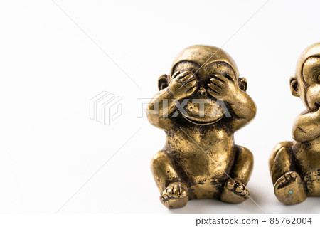 Three wise monkeys 85762004