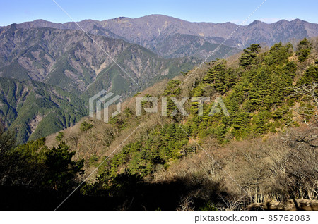 從丹澤小山北根水日之玉看丹澤山脈 85762083