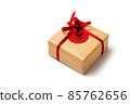 Elegant design of present gift box wrapped in brown craft paper with red ribbon 85762656