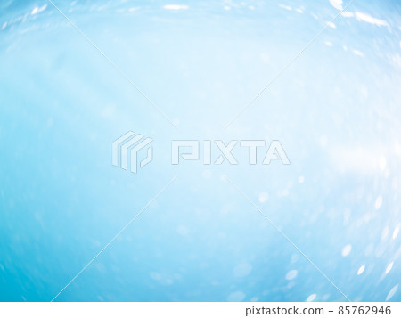 Shining underwater 85762946