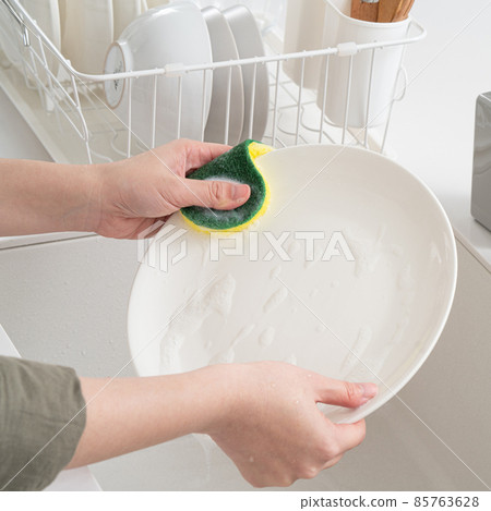洗碗 做家事 女性 家政婦 洗碗精 Do the dishes washing 食器を洗う 85763628