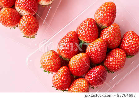 Packed strawberries 85764695