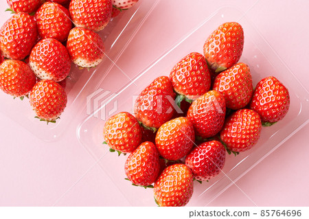 Packed strawberries 85764696