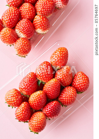 Packed strawberries 85764697
