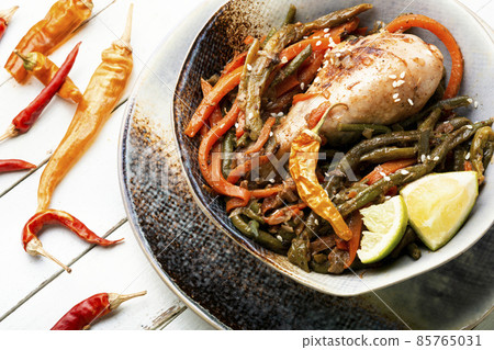 Chicken legs stewed with spices and vegetables. 85765031