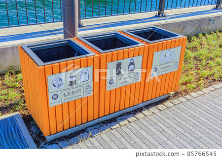 [Image material] Sorted trash can 85766545