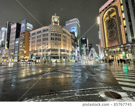 2022年1月下大雪的東京銀座四丁目十字路口 2022年1月下大雪的東京銀座四丁目十字路口 85767745