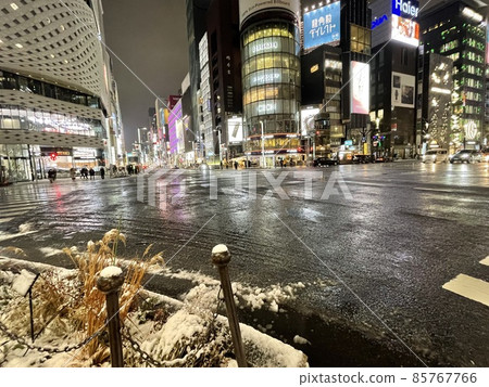 2022年1月下大雪的東京銀座四丁目十字路口 2022年1月下大雪的東京銀座四丁目十字路口 85767766