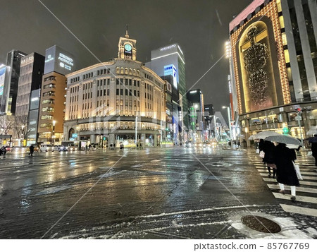 2022年1月下大雪的東京銀座四丁目十字路口 2022年1月下大雪的東京銀座四丁目十字路口 85767769